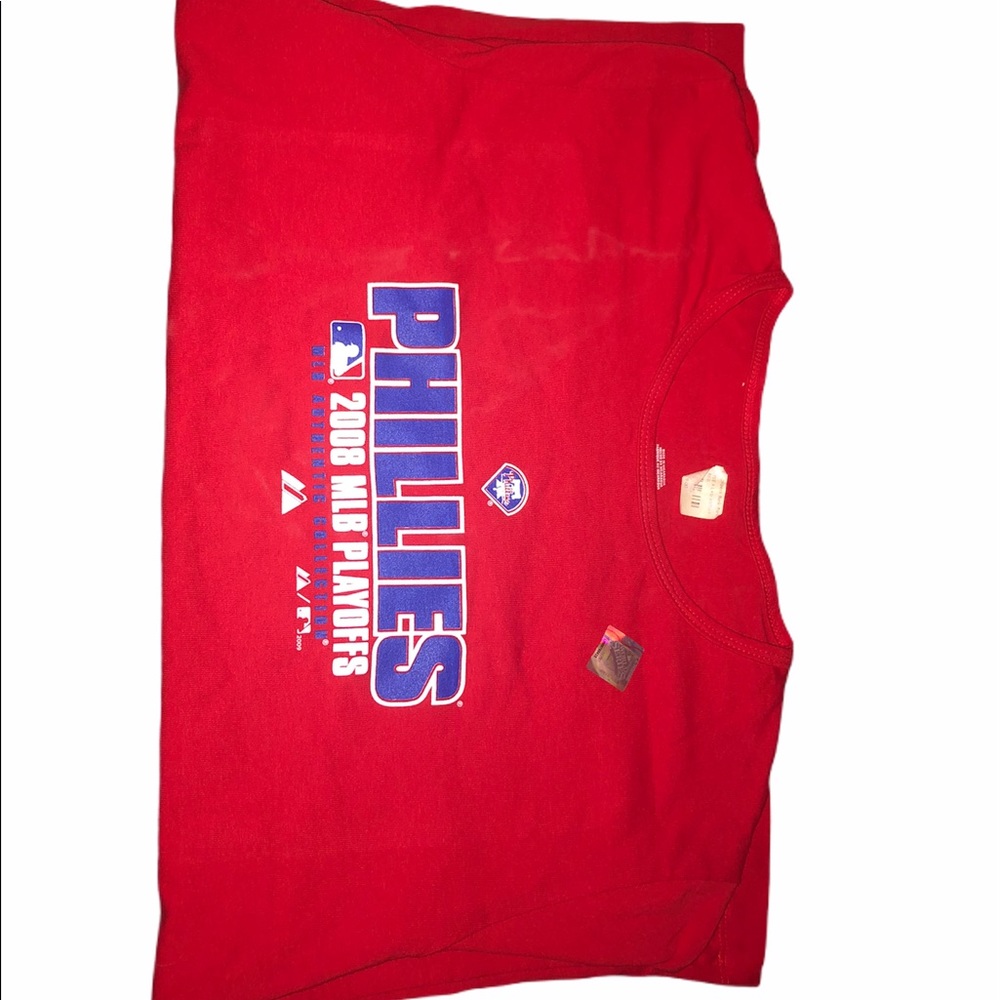 Red Phillies tee